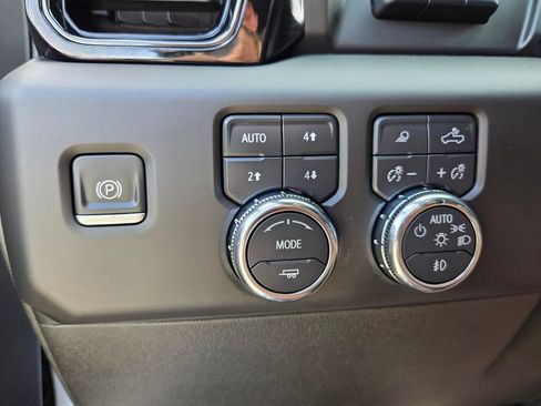 Used 2023 GMC Sierra 1500 AT4 w/ AT4 Premium Package AWD/4WD image 35