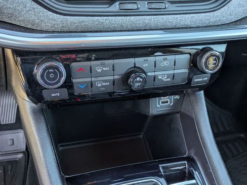 Used 2022 Jeep Compass Latitude image 24