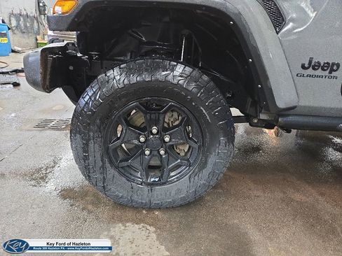 Used 2021 Jeep Gladiator Sport AWD/4WD image 7