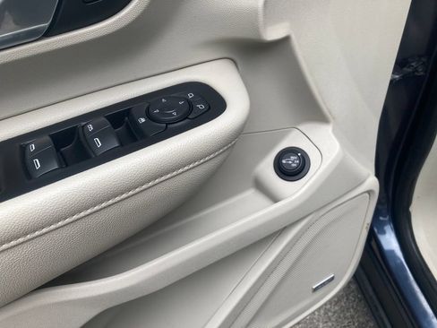 Used 2019 GMC Terrain Denali w/ Advanced Safety Package AWD/4WD image 14