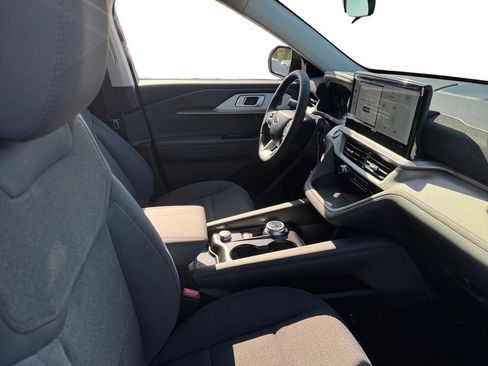 New 2026 Ford Explorer Active RWD image 18