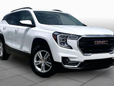 Used 2024 GMC Terrain SLE w/ Driver Convenience Package FWD image 3