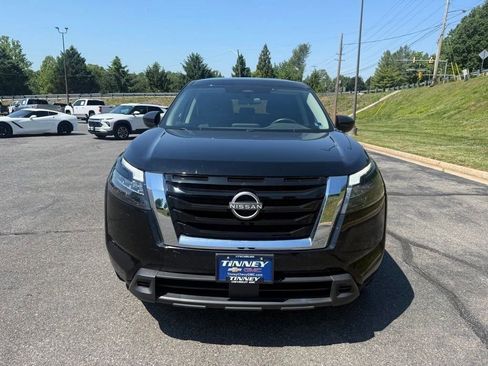 Used 2023 Nissan Pathfinder S AWD/4WD image 2