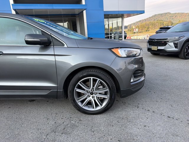 Used 2023 Ford Edge Titanium AWD/4WD image 2