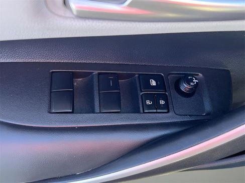 Certified 2025 Toyota Corolla SE image 23