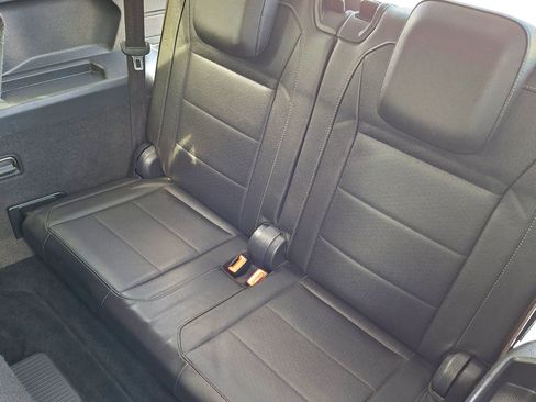 Used 2020 Volkswagen Tiguan SE FWD image 12