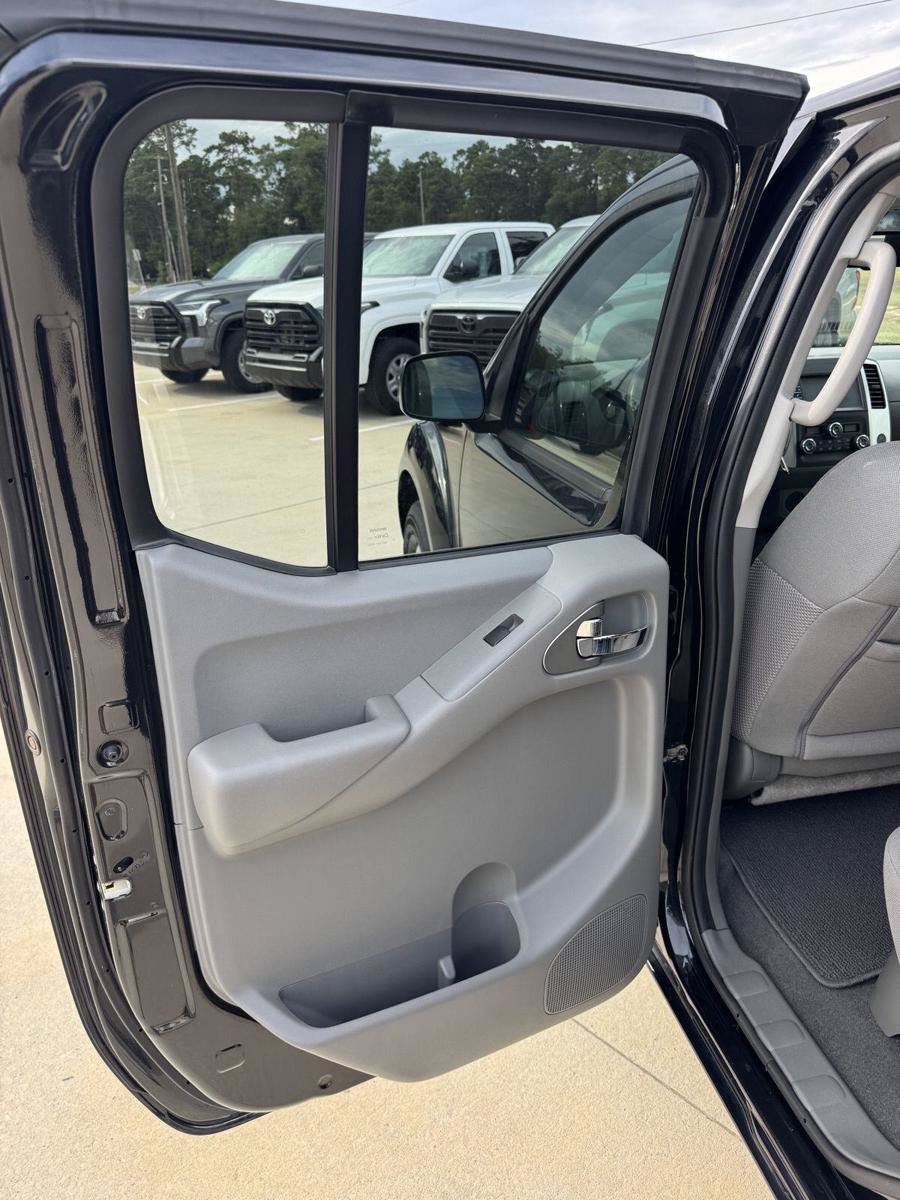 Used 2019 Nissan Frontier SV w/ Value Truck Package RWD image 14