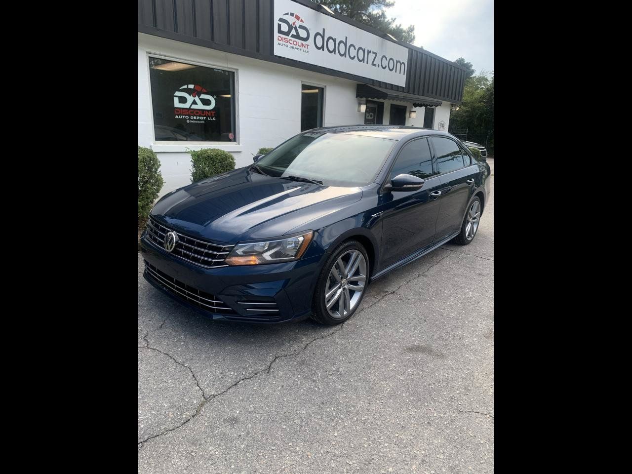 Used 2018 Volkswagen Passat 2.0T R-Line FWD image 1