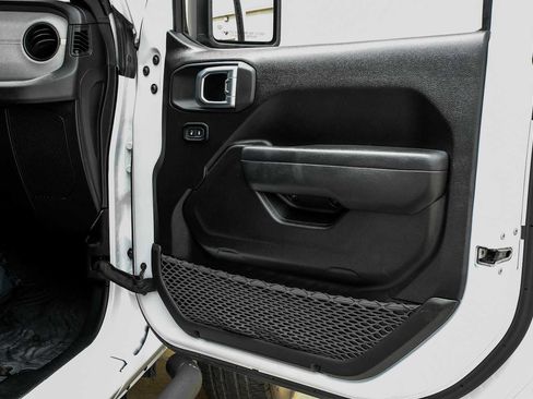 Used 2024 Jeep Wrangler Unlimited AWD/4WD image 45
