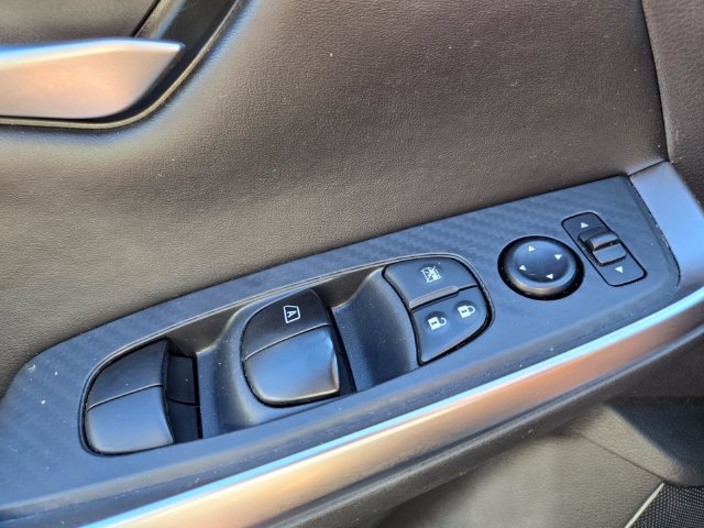 Used 2025 Nissan Sentra SR w/ SR Premium Package FWD image 36