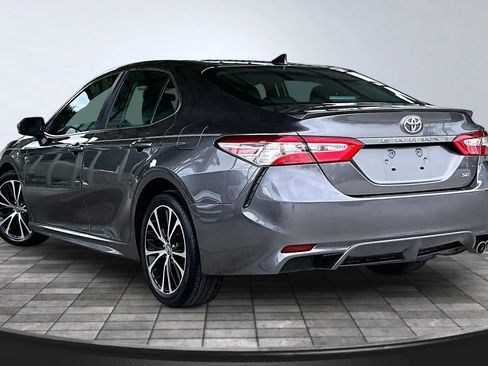 Used 2020 Toyota Camry SE FWD image 4