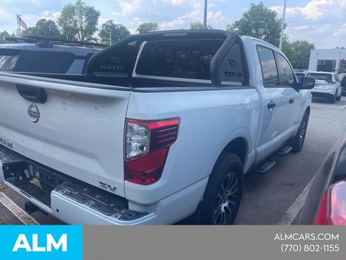 Used 2024 Nissan Titan SV w/ SV Convenience Package RWD image 4