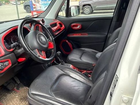Used 2019 Jeep Renegade Trailhawk AWD/4WD image 8