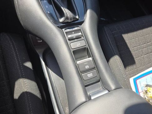 Used 2025 Honda HR-V LX image 18