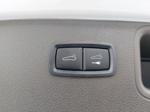 Used 2025 Porsche Macan image 15