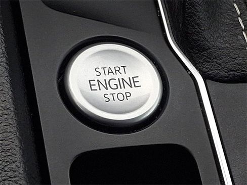 Used 2022 Volkswagen Atlas Cross Sport SE image 22