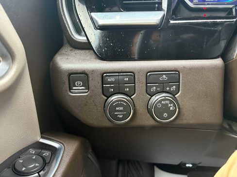 Used 2022 Chevrolet Silverado 1500 LT AWD/4WD image 14