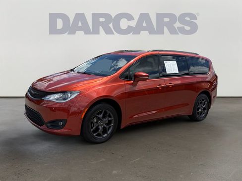 Used 2018 Chrysler Pacifica Limited w/ Advanced Safetytec Group FWD image 3