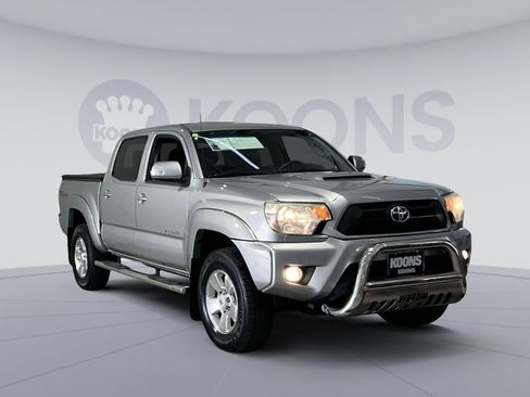 Used 2014 Toyota Tacoma PreRunner w/ TRD Sport Package image 18