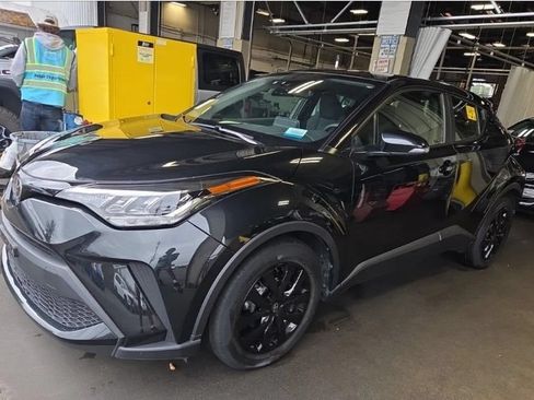 Used 2020 Toyota C-HR LE FWD image 1