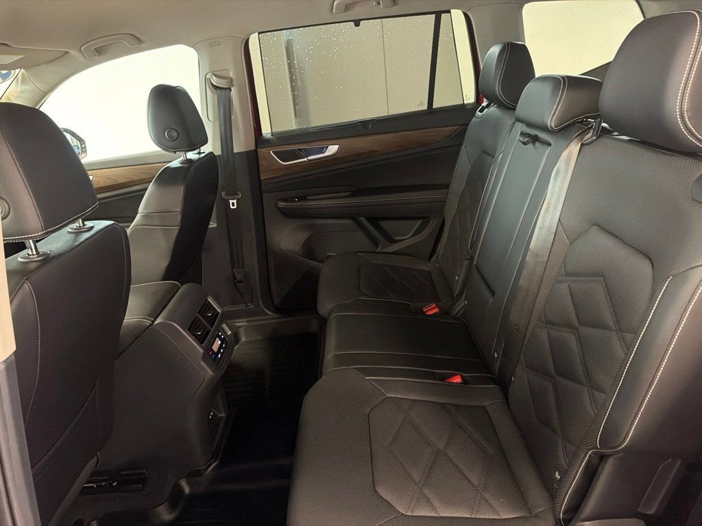 Used 2024 Volkswagen Atlas SE AWD/4WD image 45