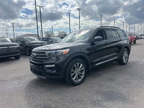 Used 2022 Ford Explorer XLT w/ Equipment Group 202A image 6