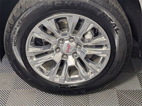 Certified 2025 GMC Yukon Denali image 6