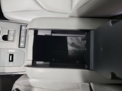 Used 2021 Toyota Highlander XLE FWD image 29