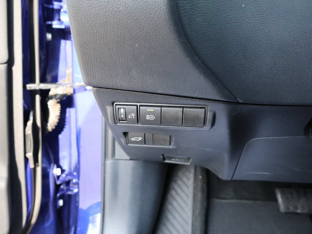 Used 2024 Toyota Corolla Cross XLE w/ Convenience Package FWD image 29