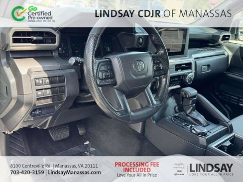Used 2025 Toyota Tacoma SR5 AWD/4WD image 17