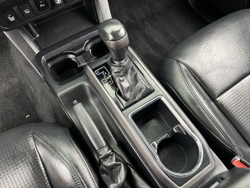 Used 2018 Toyota Tacoma TRD Off-Road AWD/4WD image 26