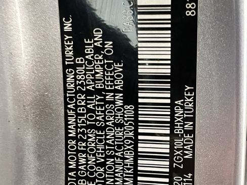 Used 2018 Toyota C-HR XLE image 40