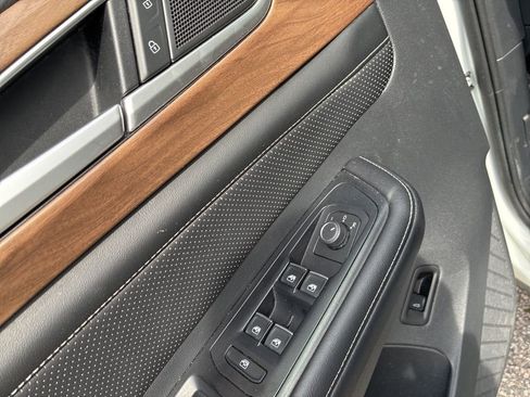 Used 2024 Volkswagen Atlas SE image 12