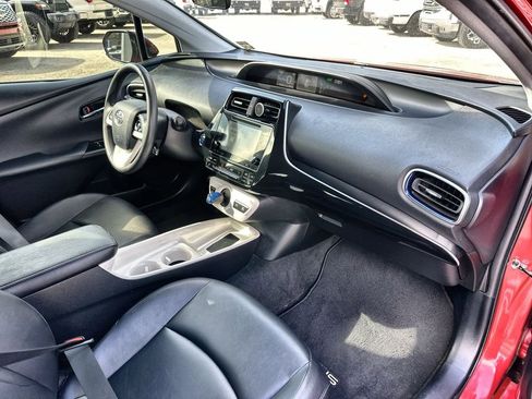 Used 2017 Toyota Prius Three Touring image 28