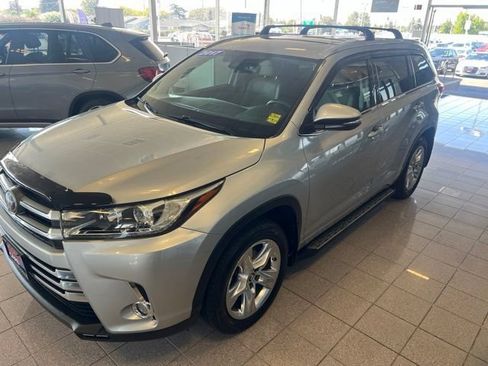 Used 2017 Toyota Highlander Limited AWD/4WD image 17