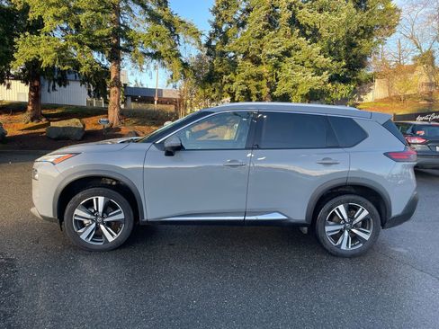 Used 2021 Nissan Rogue SL AWD/4WD image 2