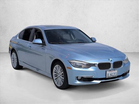 Used 2013 BMW 328i xDrive Sedan AWD/4WD image 3