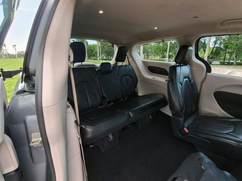 Used 2021 Chrysler Voyager Lxi FWD image 36