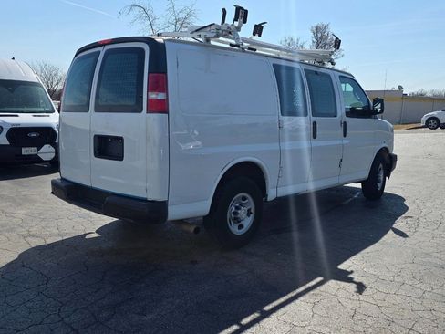 Used 2017 Chevrolet Express 2500 RWD image 5