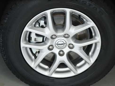 Used 2024 Chrysler Pacifica Touring-L image 37