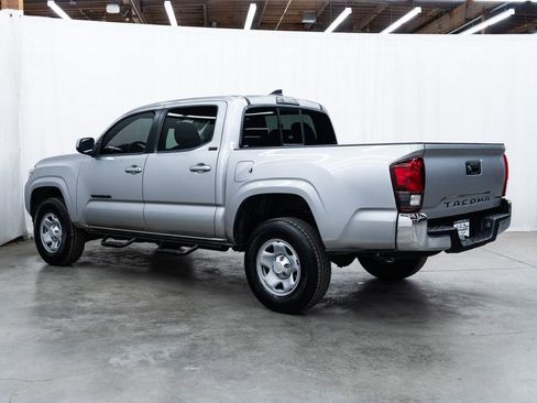 Used 2018 Toyota Tacoma SR5 RWD image 4