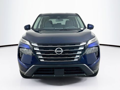 Used 2025 Nissan Rogue SV FWD image 2