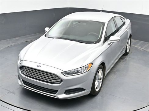 Used 2016 Ford Fusion SE image 36