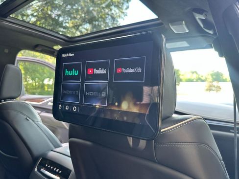 Used 2022 Cadillac Escalade Premium Luxury Platinum AWD/4WD image 32