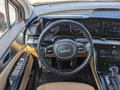 Used 2022 Kia Carnival LX image 17
