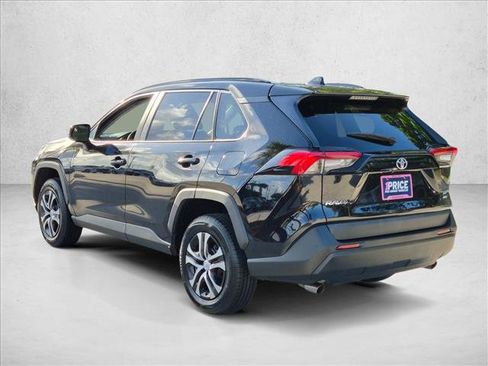 Used 2021 Toyota RAV4 LE AWD/4WD image 7