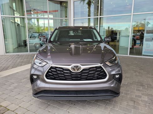 Used 2024 Toyota Highlander XLE image 9