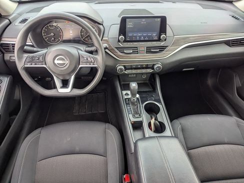 Used 2024 Nissan Altima 2.5 SV FWD image 19