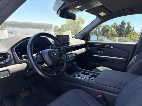 Used 2023 Honda Pilot Sport image 3