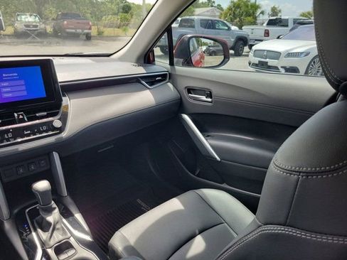 Used 2023 Toyota Corolla Cross XLE w/ Convenience Package FWD image 23
